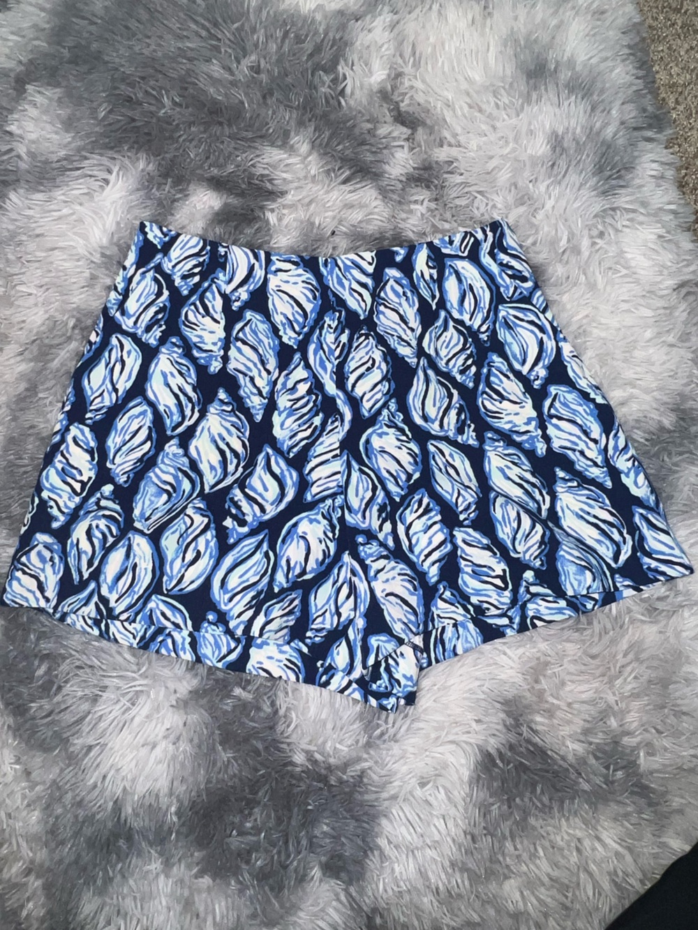 Lilly Pulitzer Blue Leaf-Print Women's Short Shorts with Sea Shell Design 00